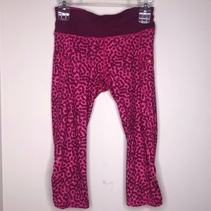 LULULEMON WOMENS CHEETAH PRINT CROP CAPRI PANTS